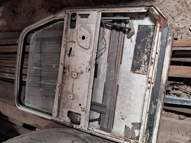 Porta esquerda do volvo ano 94 usada no estado de 1500,00 por 1100,00 - Foto 7