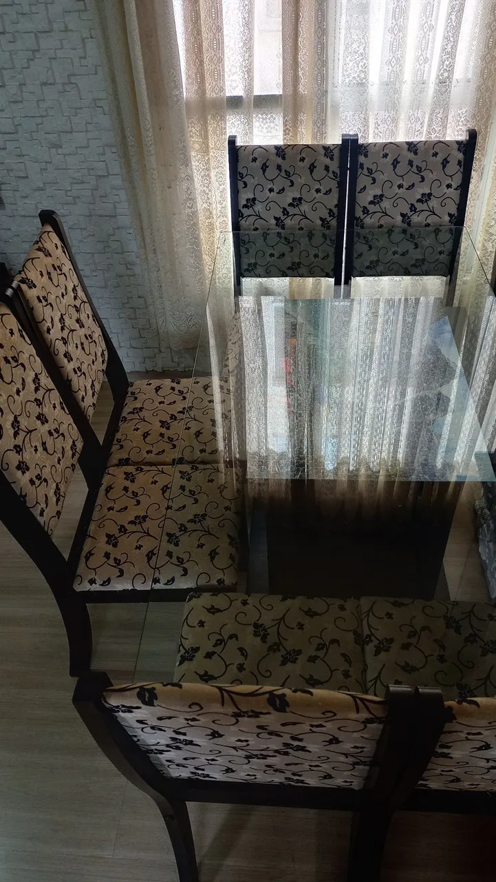 Mesa de Jantar em vidro com 6 cadeiras