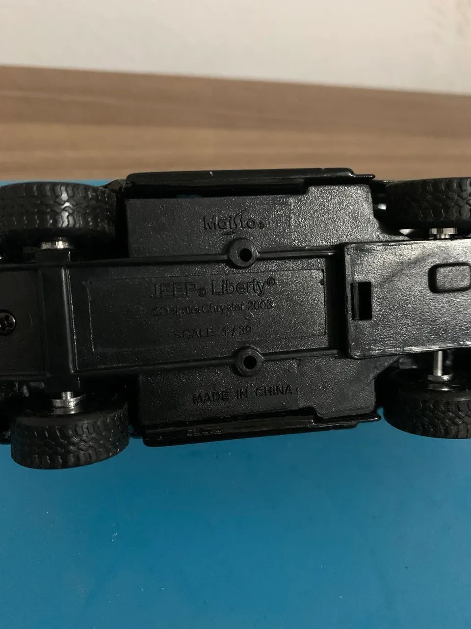 Miniatura JEEP Liberty  Maisto  1/38 - Foto 4