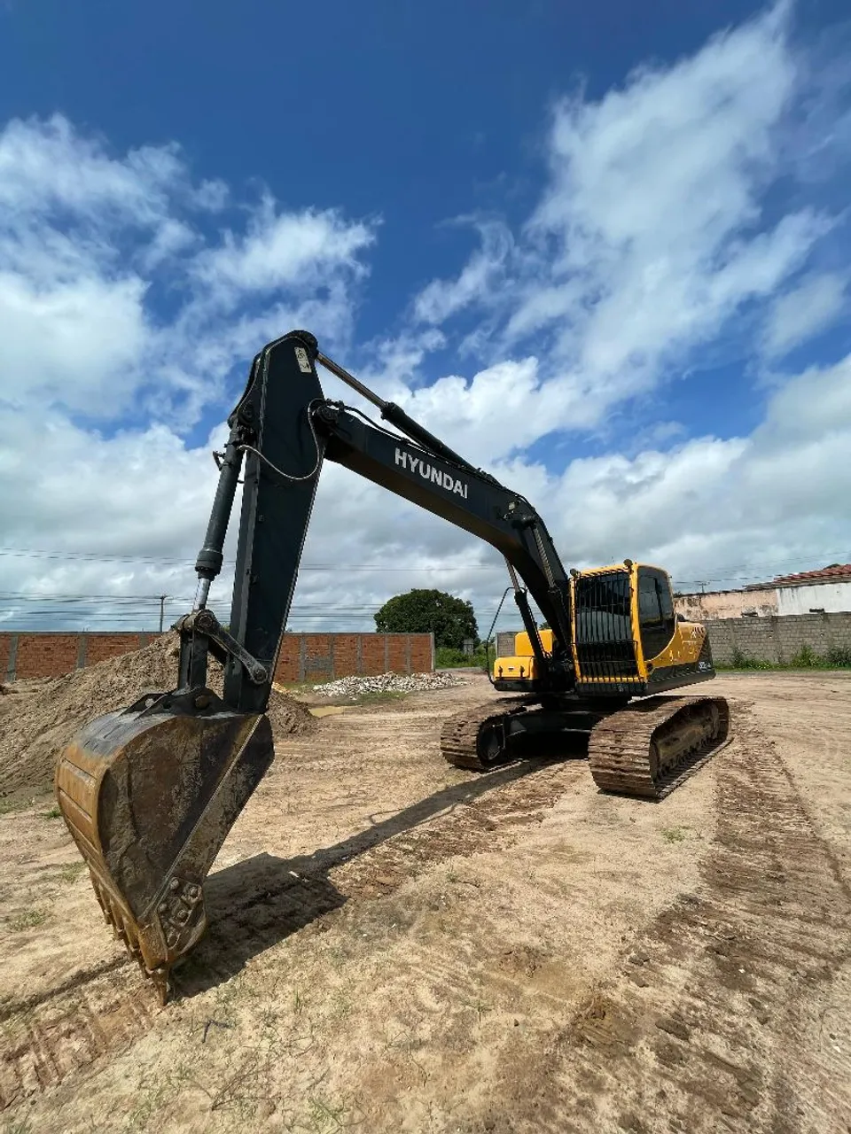 Escavadeira Hyundai R220
