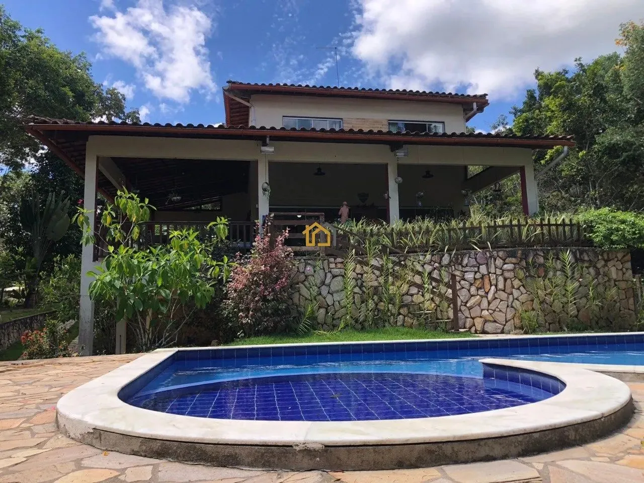 Vendo Casa no Cond. Haras de Aldeia (Paudalho), com 6 suítes, piscina voltada para mata.