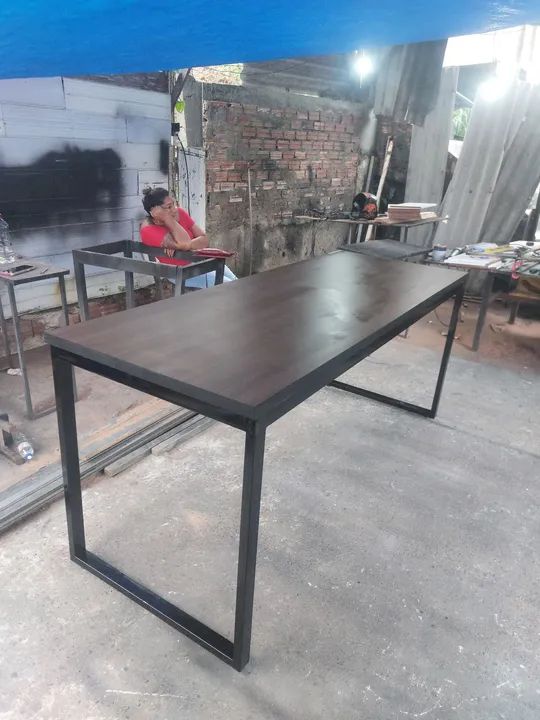 Mesa de Jantar Industrial em Metal e Madeira - Foto 4