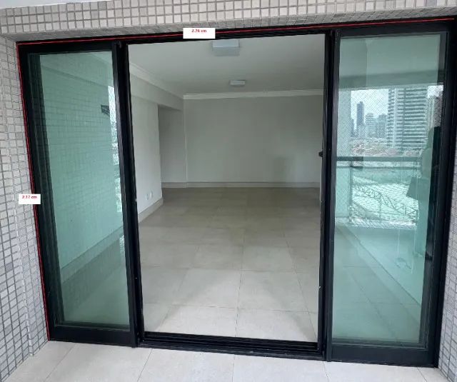 KIT DE 4 PORTAS DE VIDRO VERDE / ALUMINIO PRETO PARA SACADA - Foto 3