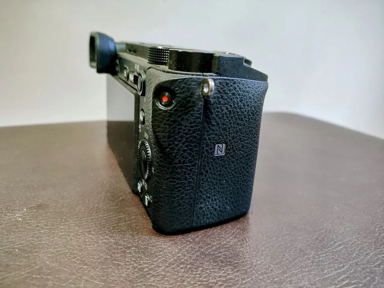 Câmera 4k Sony A6400 + lente e acessórios impecáveis  - Foto 5