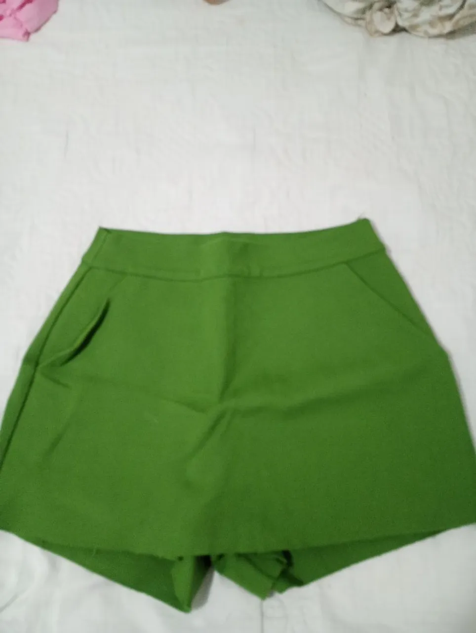 Shorts verde feminino