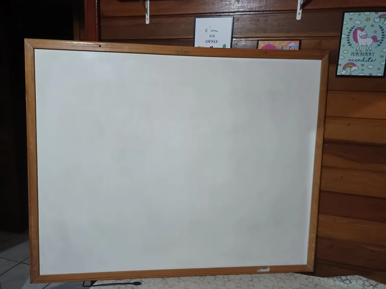 Quadro branco de madeira