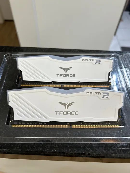 Memoria Team Group T-Force Delta RGB 16GB (2x8) DDR4 3200Mhz Branca, TF4D416G3200HC16CDC01