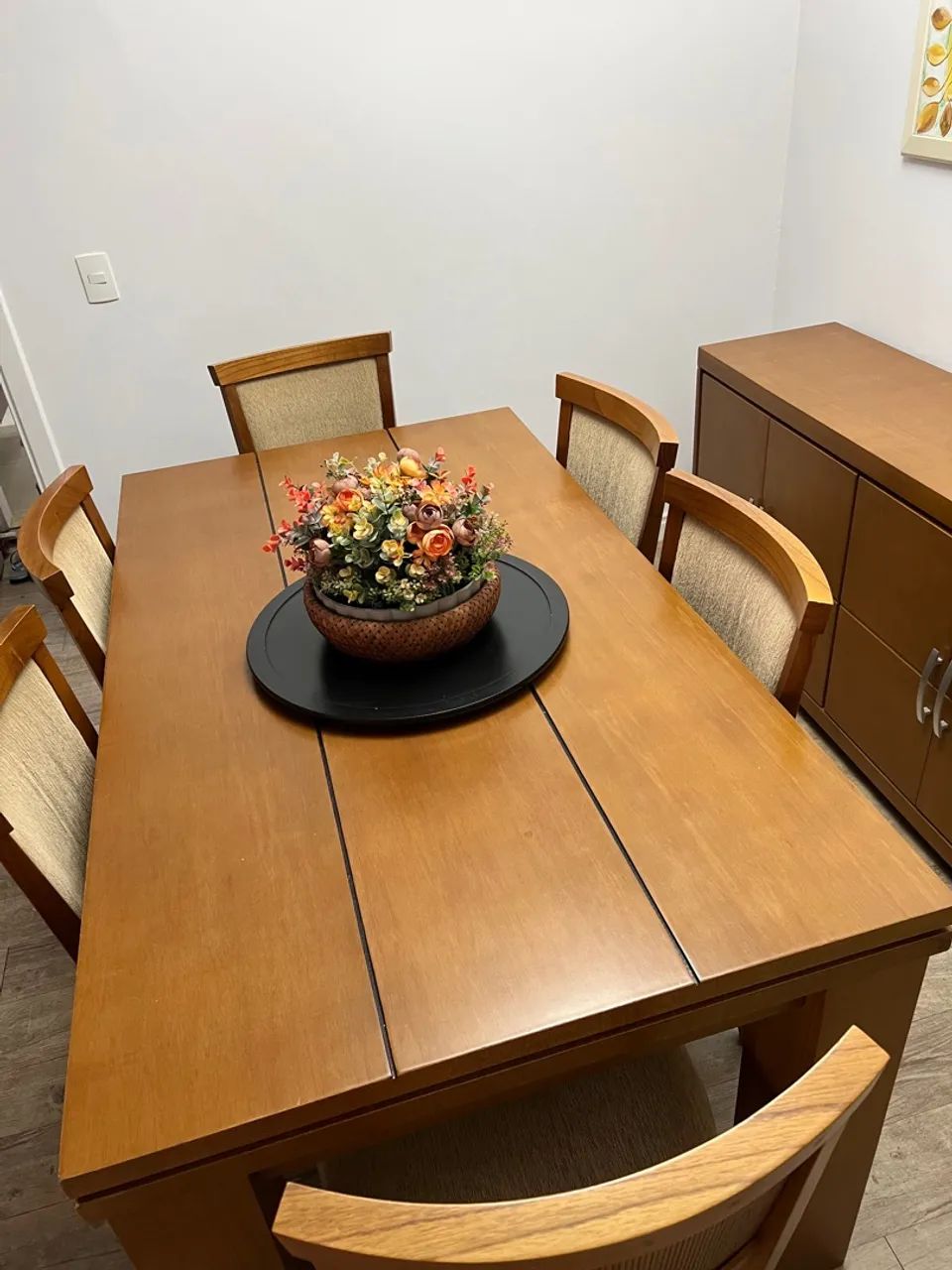 Jogo de mesa com 6 cadeiras