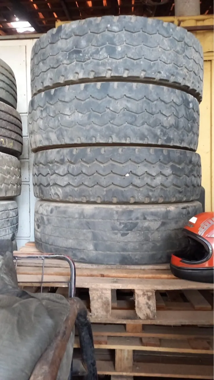 Pneu caminhão 275/70 R 22.5