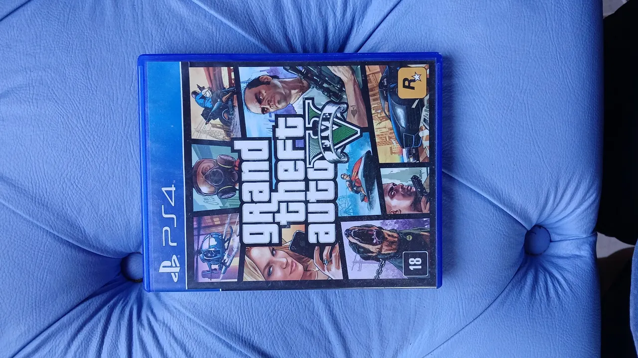 Grand Theft Auto V - PS4 com mapa