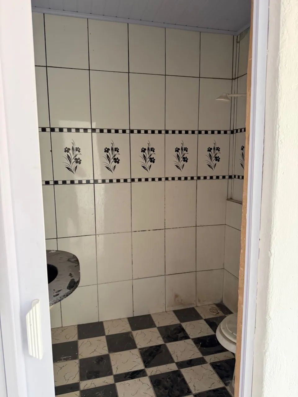 VENDO OU TROCO PRÉDIO COM 4 KITNETS E PONTO COMERCIAL - Foto 6