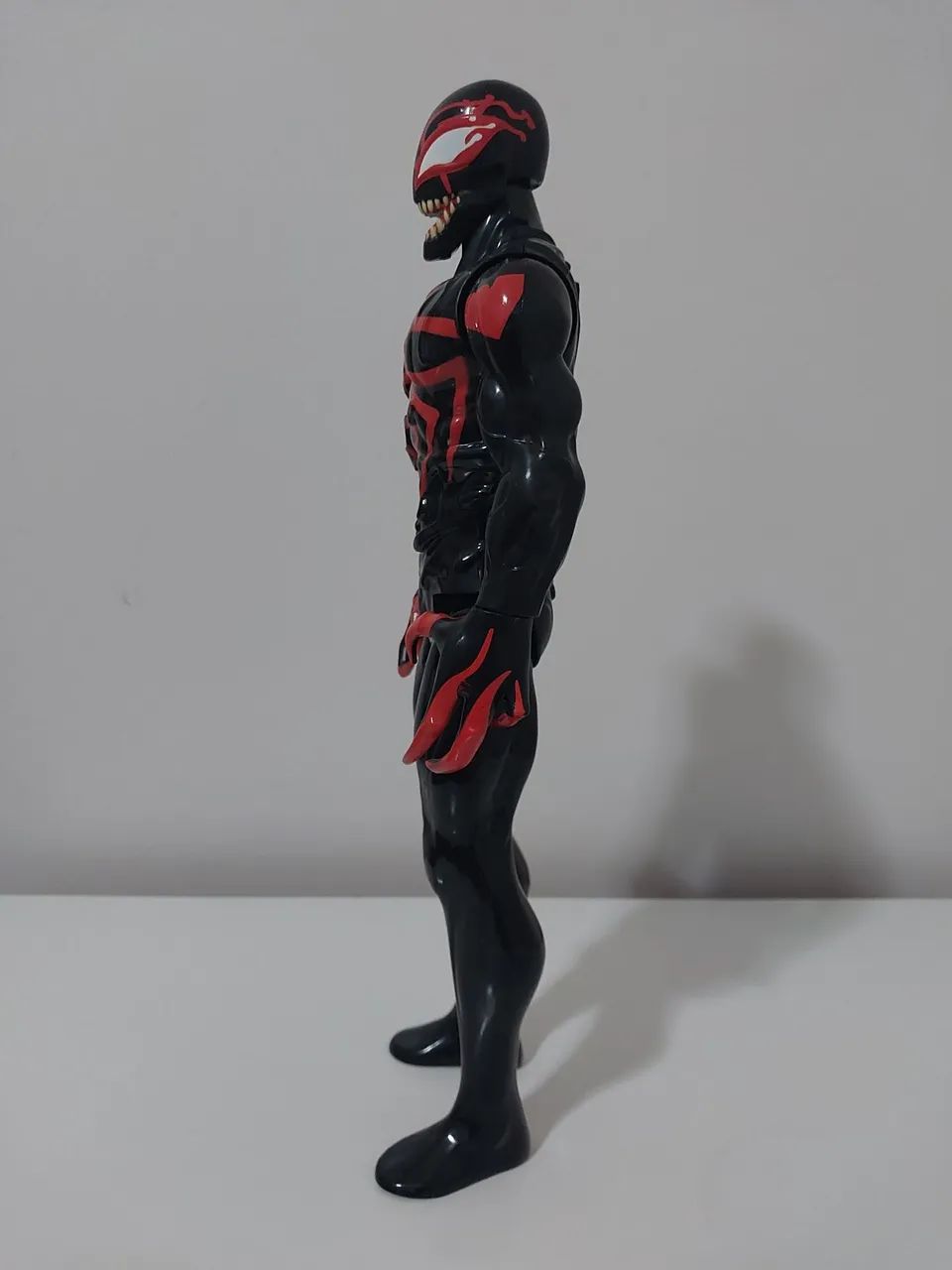 Boneco Venom 30cm- Original Hasbro  - Foto 4
