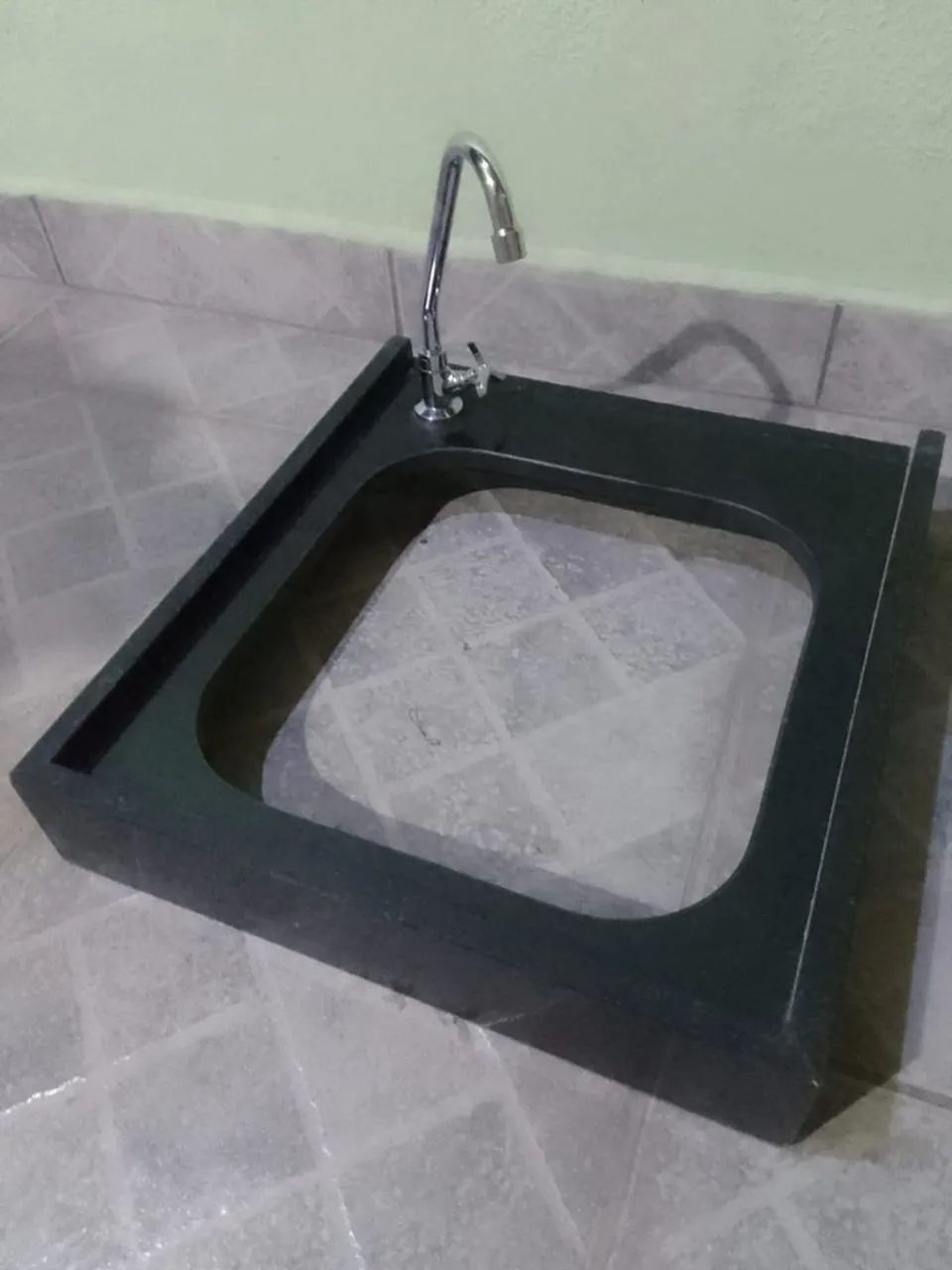 Pedra granito pra Cuba para área externa + torneira Docol Nova, ACEITO OFERTAS 
