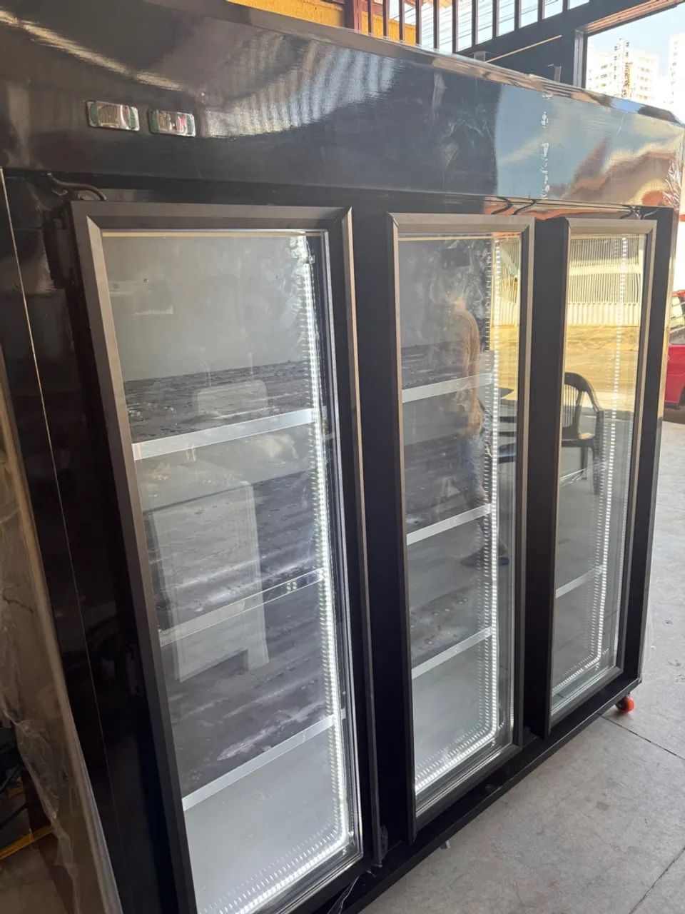 Freezer expositor 3 portas com vidro aquecido 