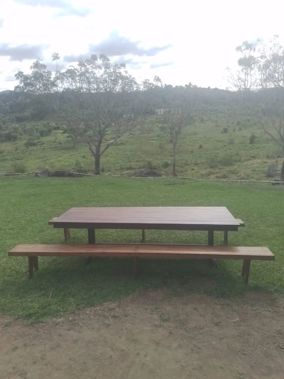 Mesa com 2 bancos de sucupira - oportunidade