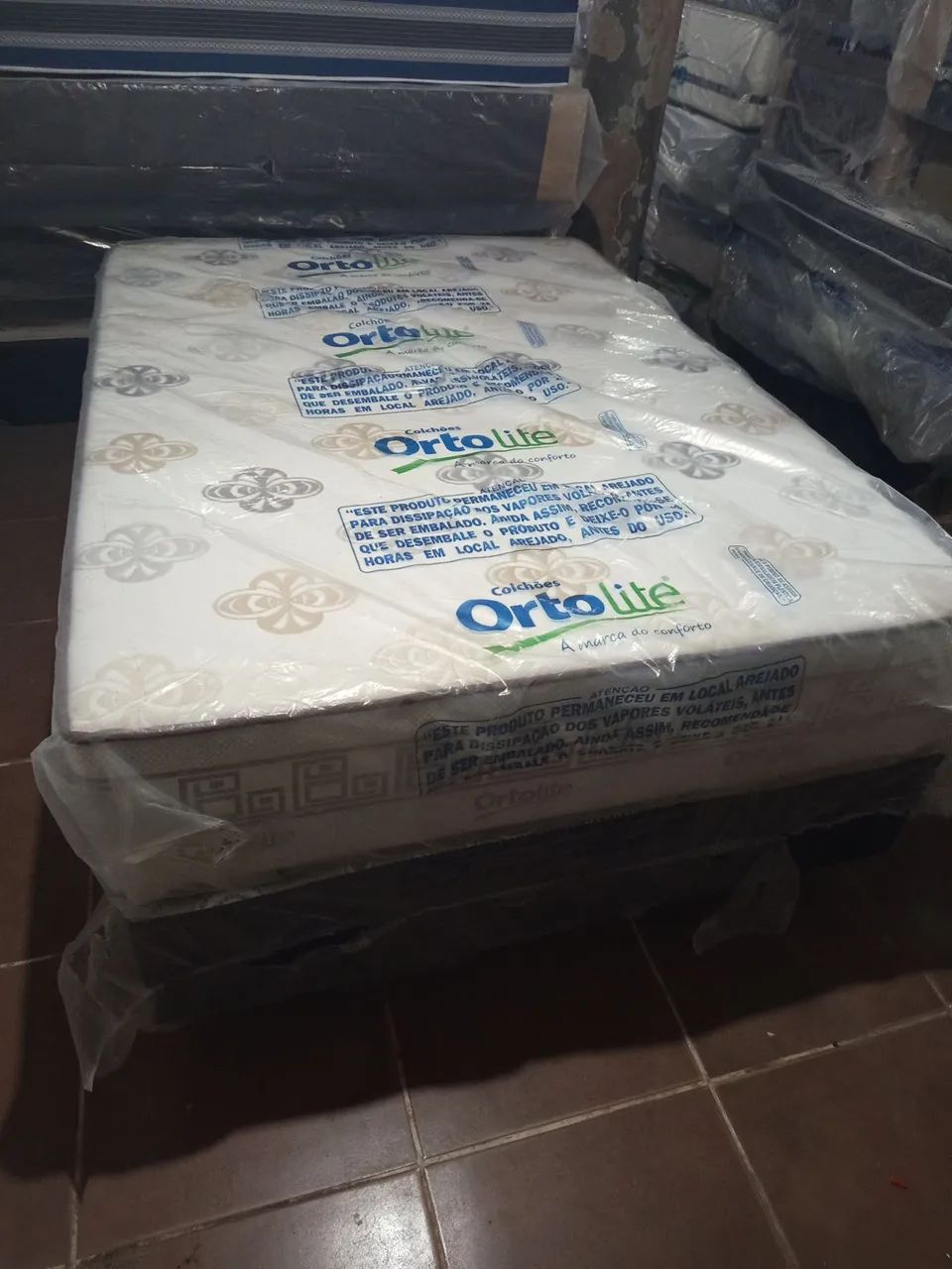 Vendo cama box king Queen e Casal padrão 