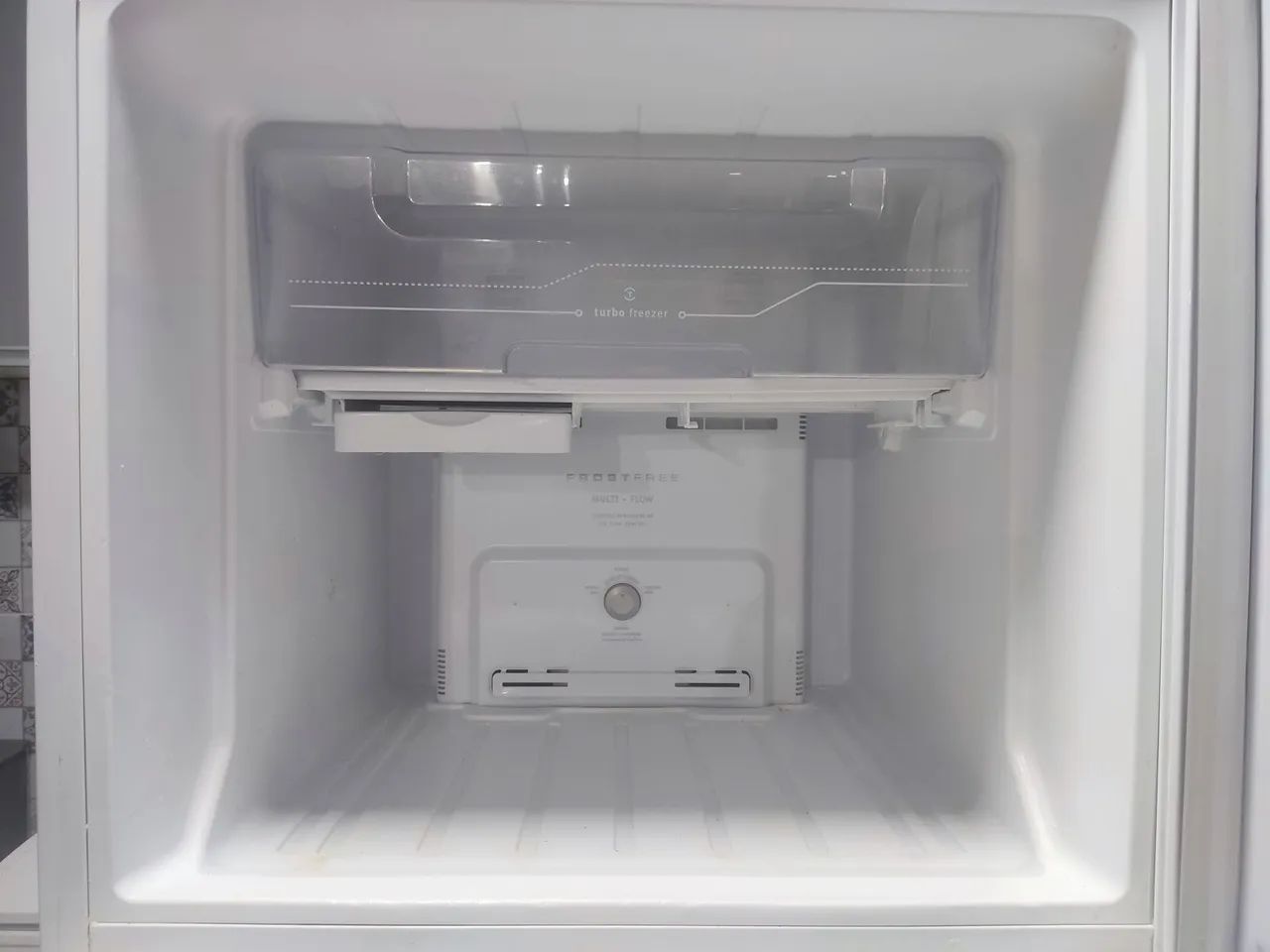 Geladeira Duplex Electrolux DFN41 Frost Free Função Drink Express 371L Branca - Foto 2