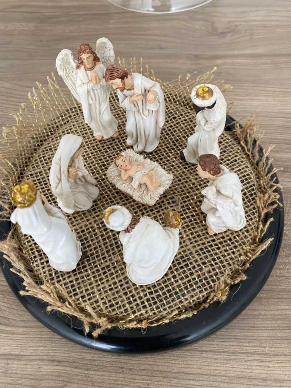 Presépio de resina com 8 peças para encantar o seu Natal. Sem a cúpula de vidro. - Foto 2