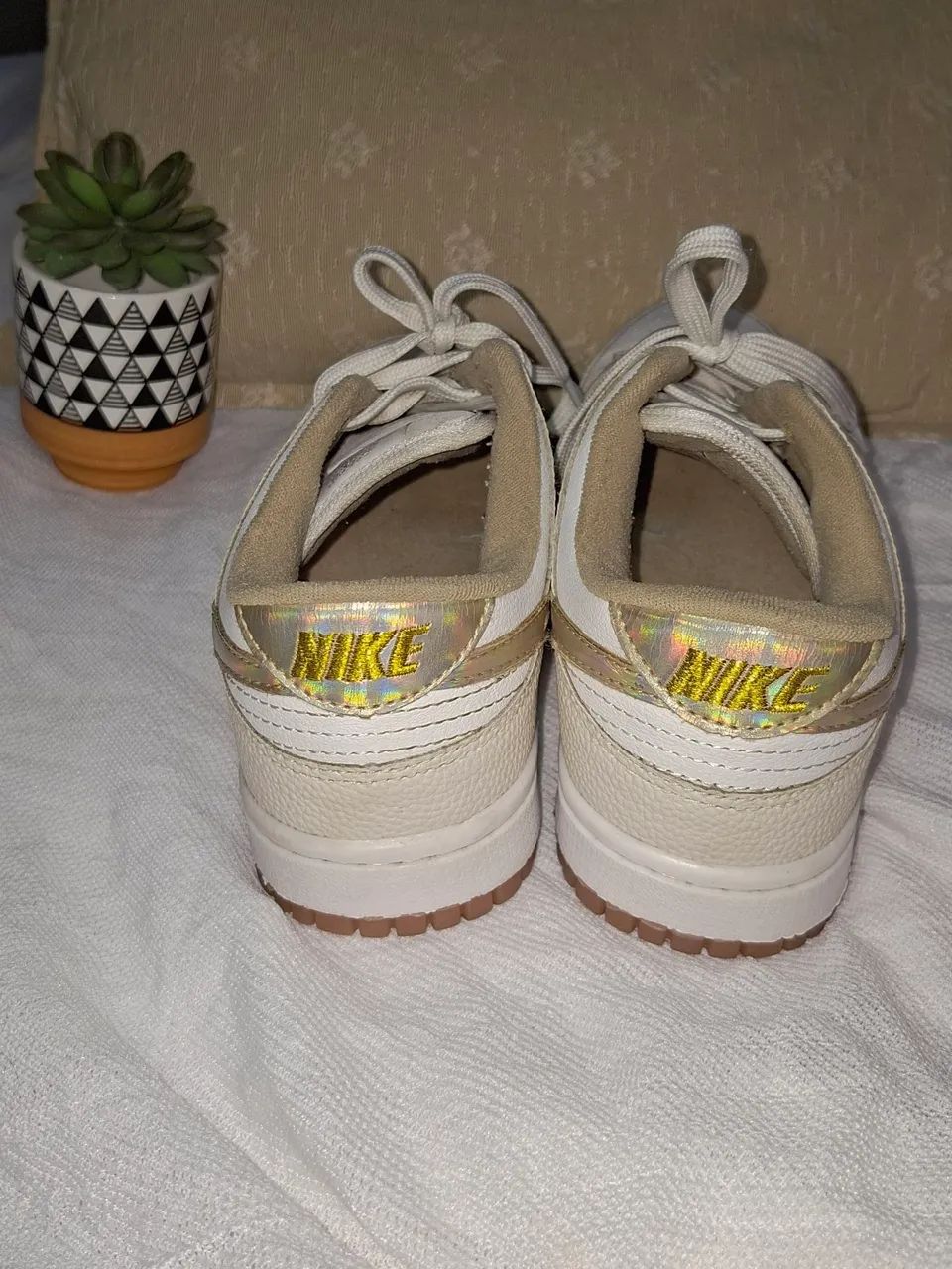 Tênis Nike Dunk Low Bege com Branco em Estado de Loja tam38 - Foto 3
