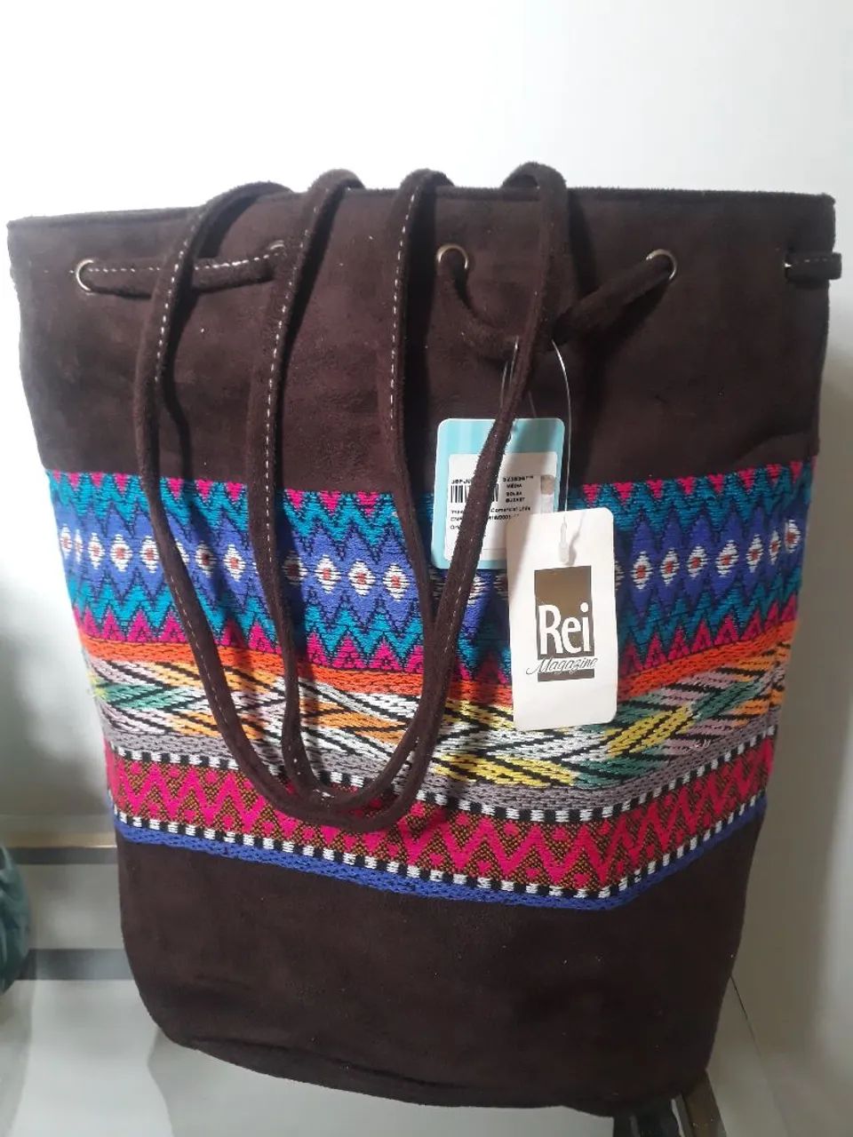 Bolsa boho chic com detalhes vibrantes - Foto 3