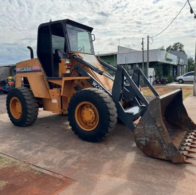 Pá Carregadeira Case W20E