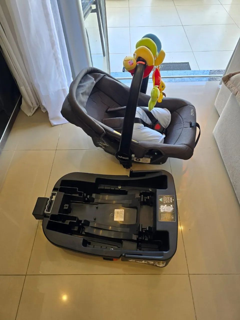 Vendo bebê conforto com isofix - Foto 2