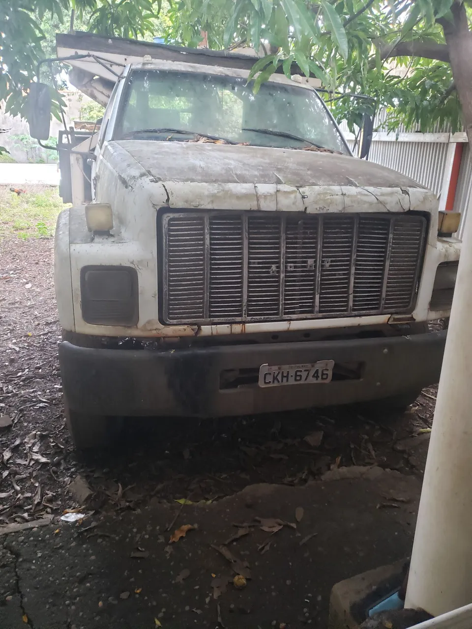 Caminhão GMC 12-170 ano 98 com guincho de 3 Ton: e carroceria de ferro, o,b,s tem que arru