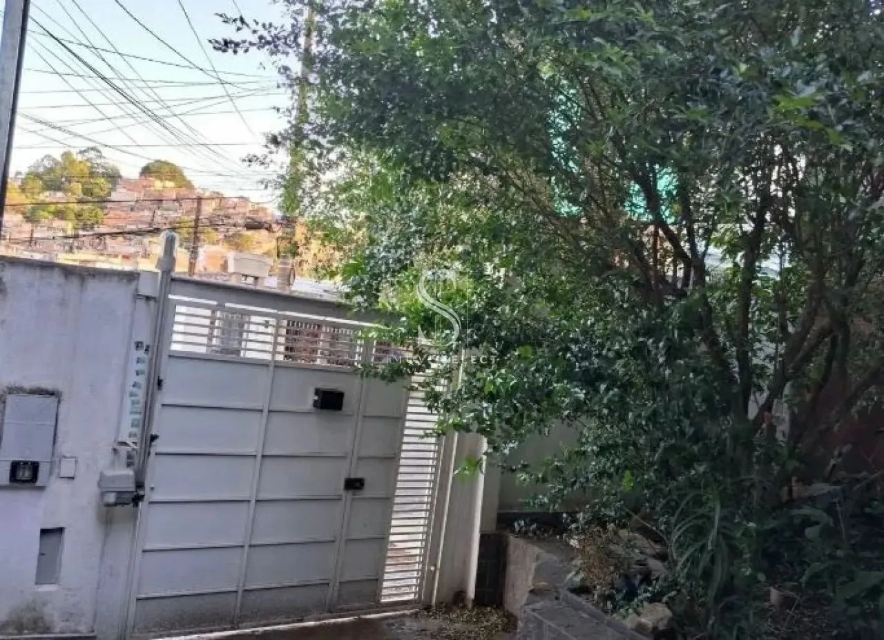 Butantã, Casa Residencial de 200m² com 3 suítes, 2 vagas.