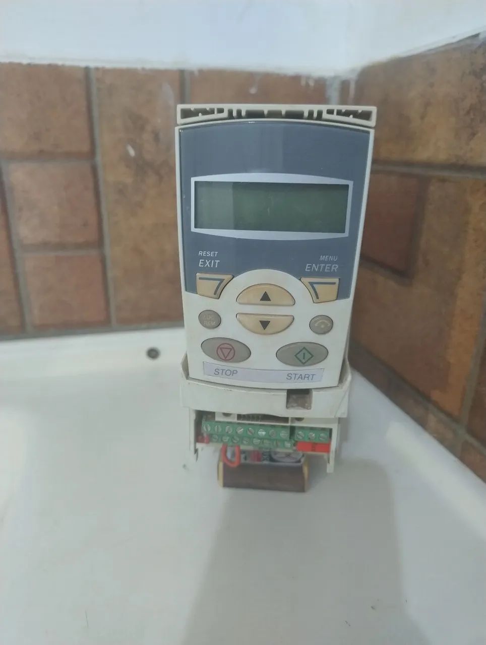 Inversor de Frequência Trifásico<br>2CV/1,5kW 380V 4,1A<br>ACS355-03E-04A1-4 - Foto 3