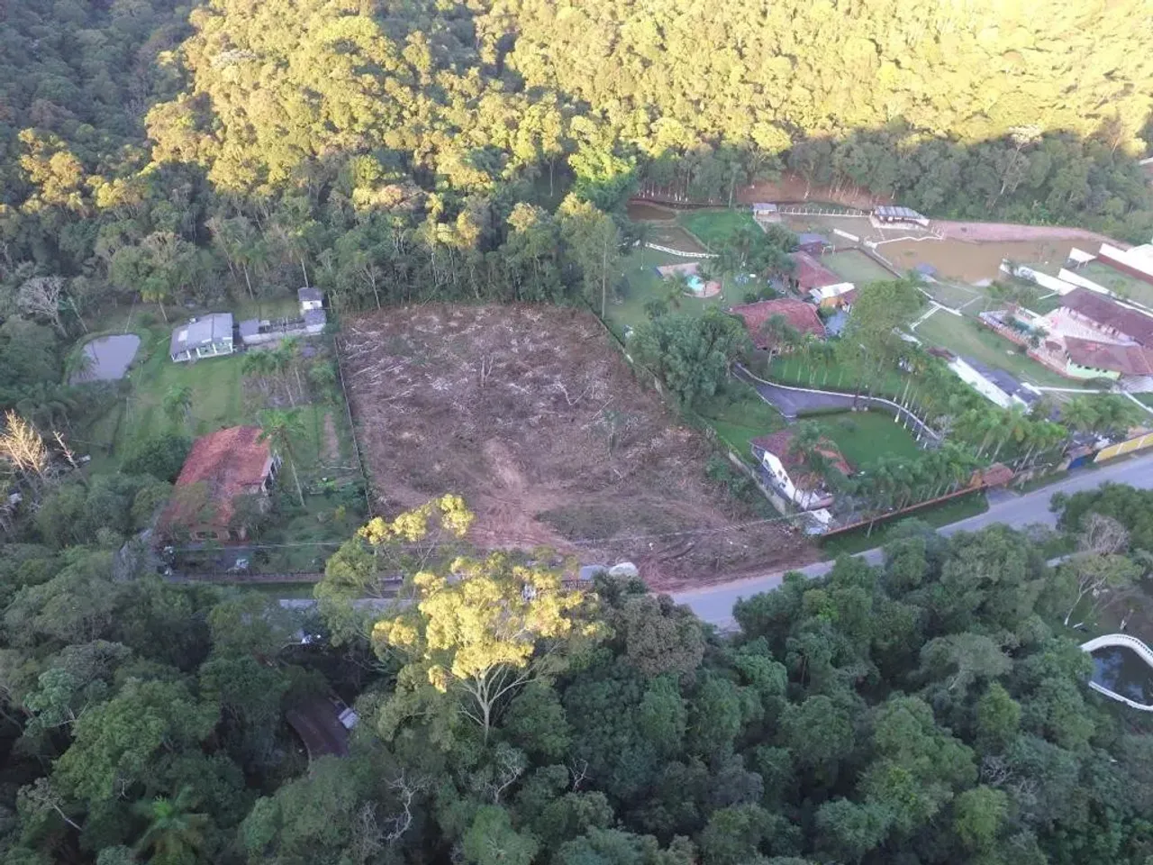Terreno para venda e aluguel com 28700m² em Ribeirão Pires
