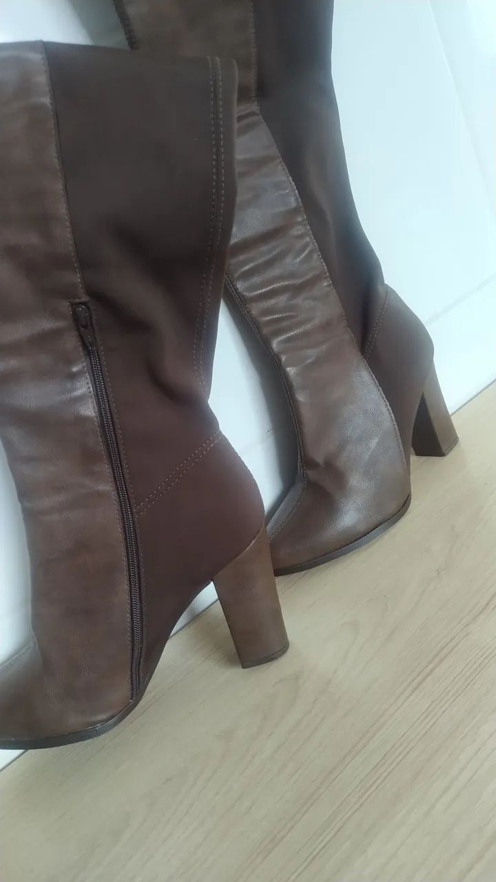 Bota cano alto marrom 