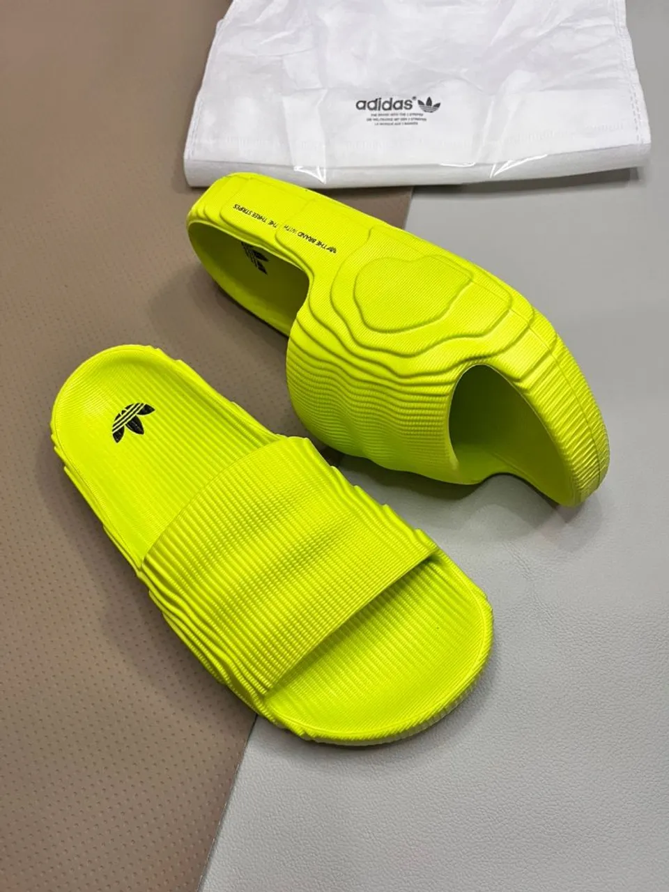 SLIDE NUVEM ADIDAS<br>* PREMIUM*