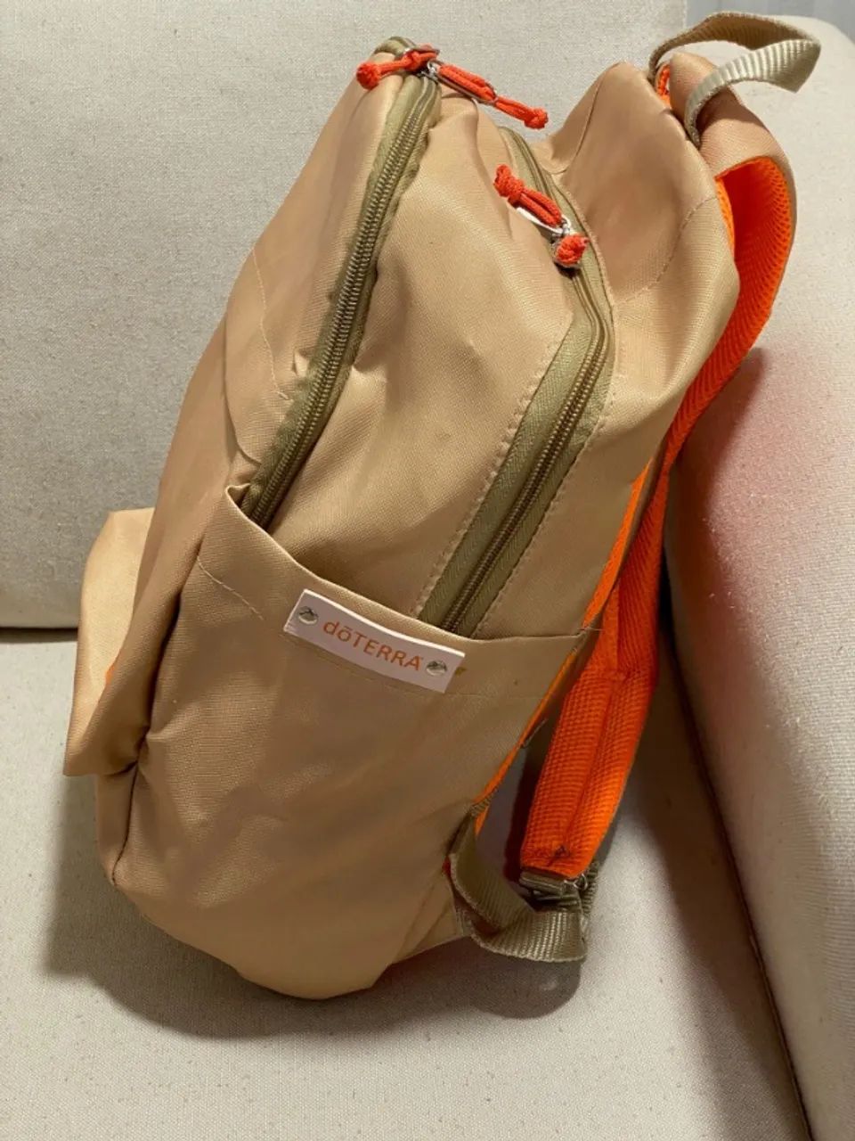 Mochila Notebook doterra laranja 7 compartimentos nova - Foto 3