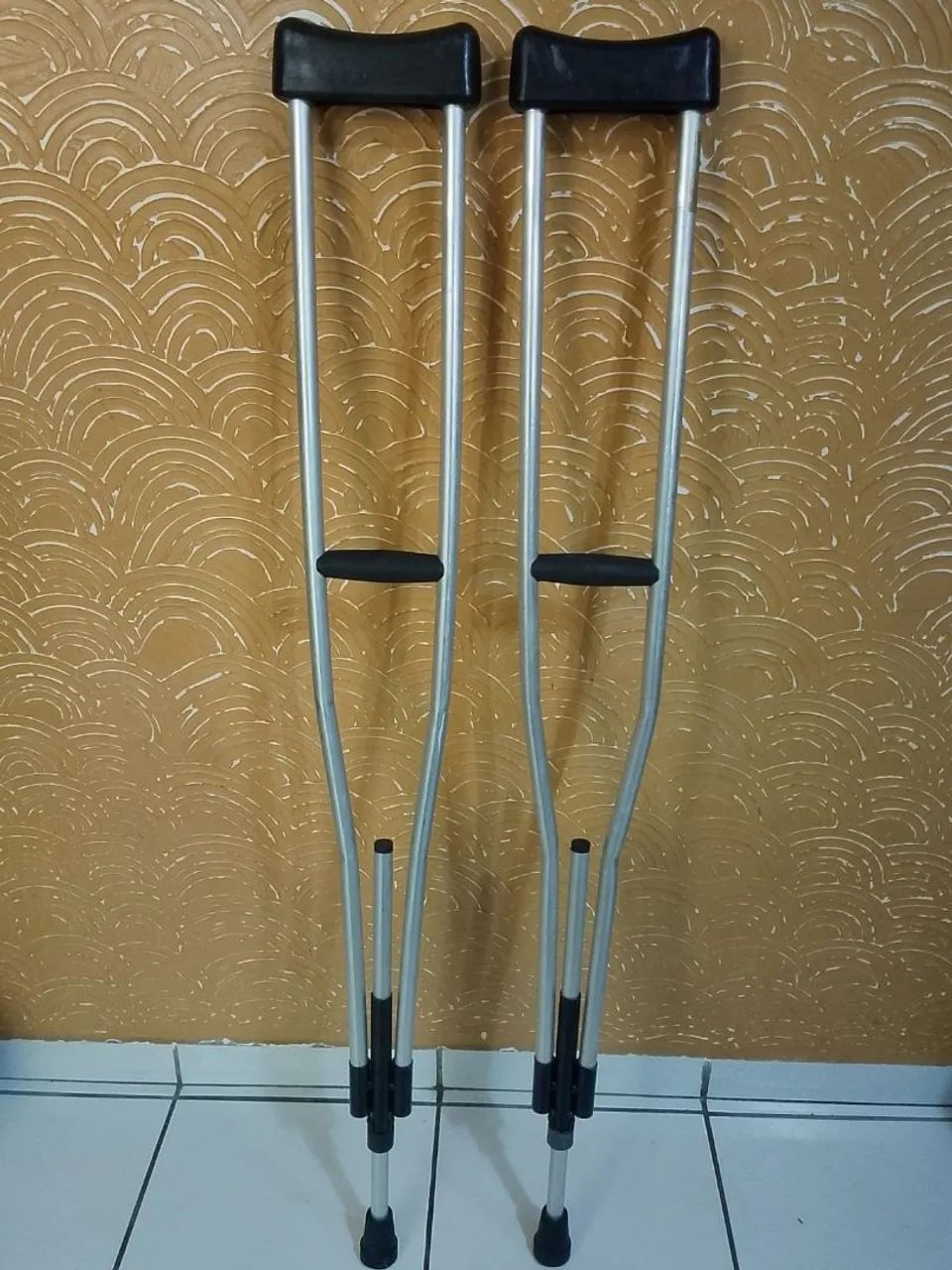 Kit Ortopédico Bota Robocop Longa M + Par Muletas Alumínio - Foto 2