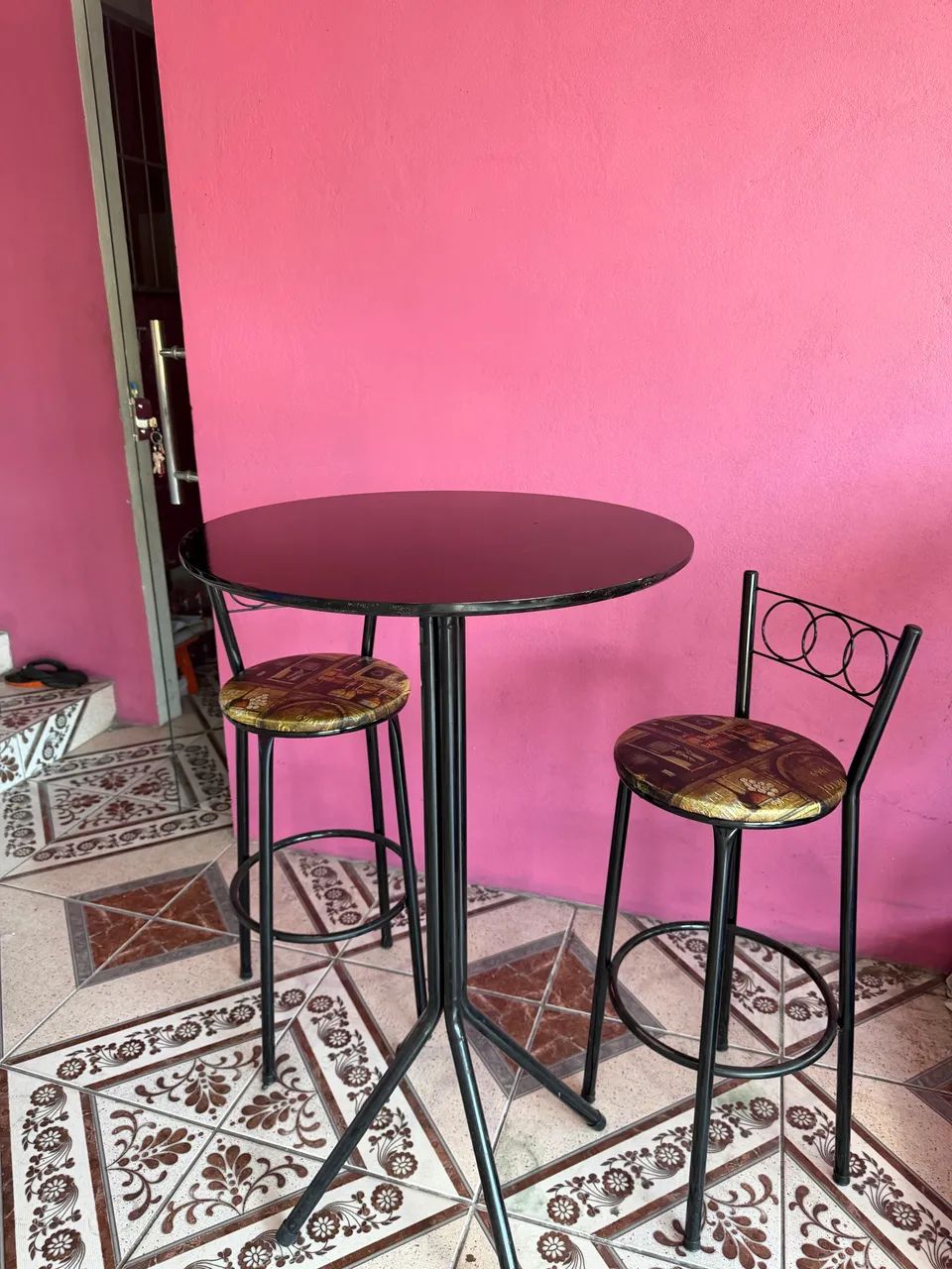 Conjunto duas banquetas e uma mesa  - Foto 2