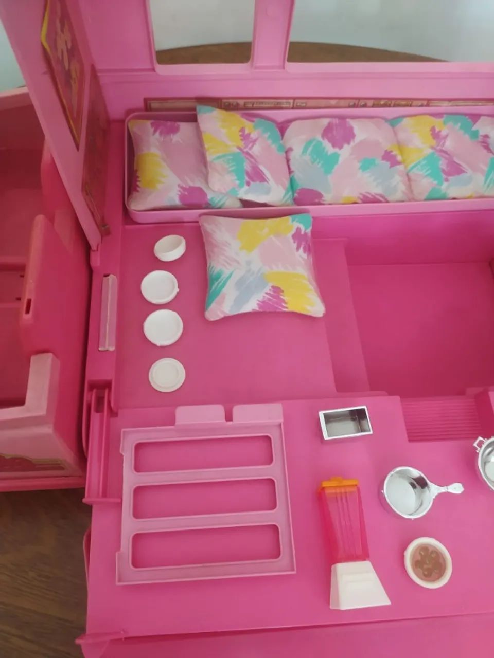 Trailer Da Barbie Dos Anos 90 - Foto 3