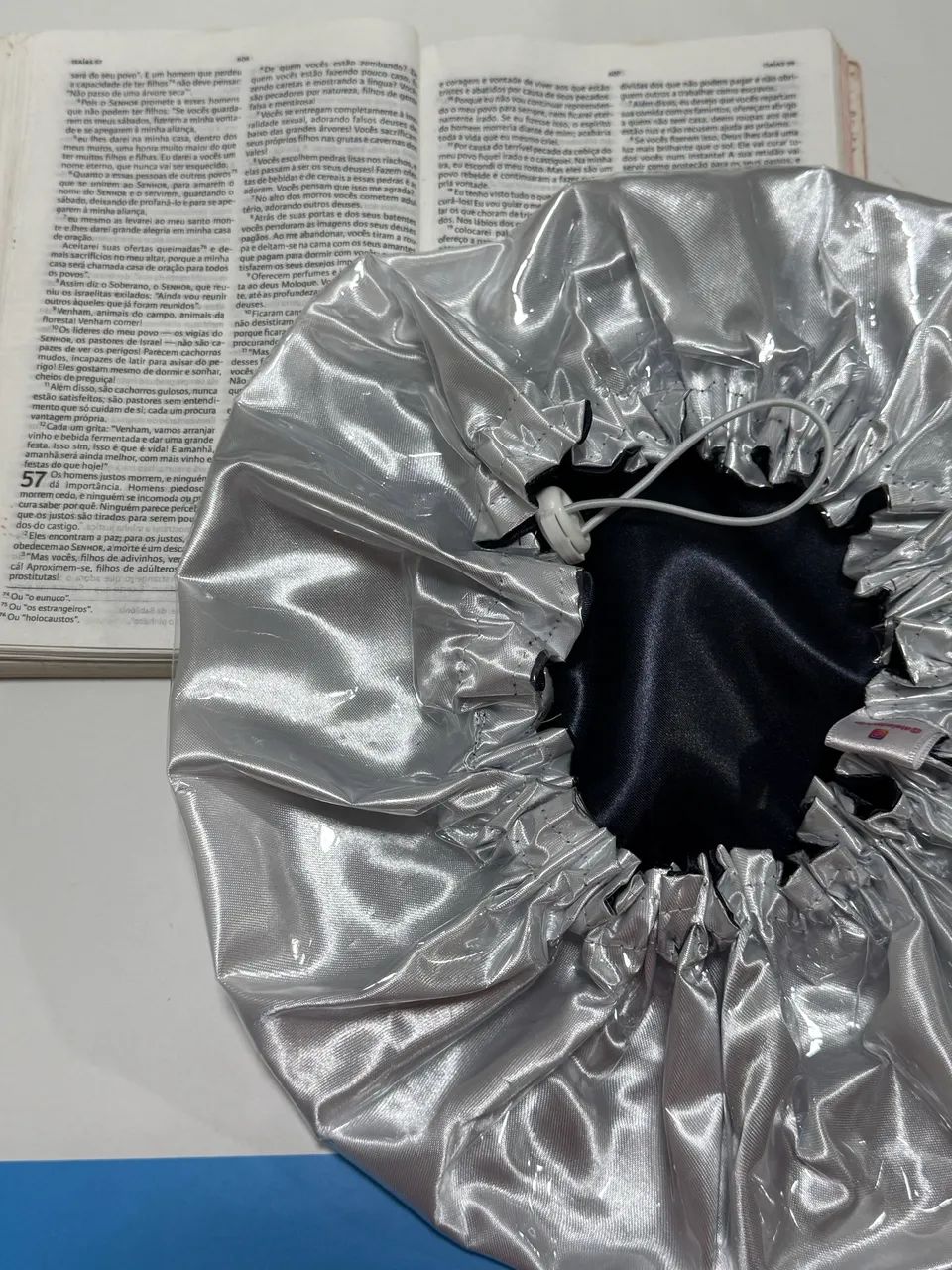 Touca  de cetim e plástico cristal impermeável pvc - Foto 5