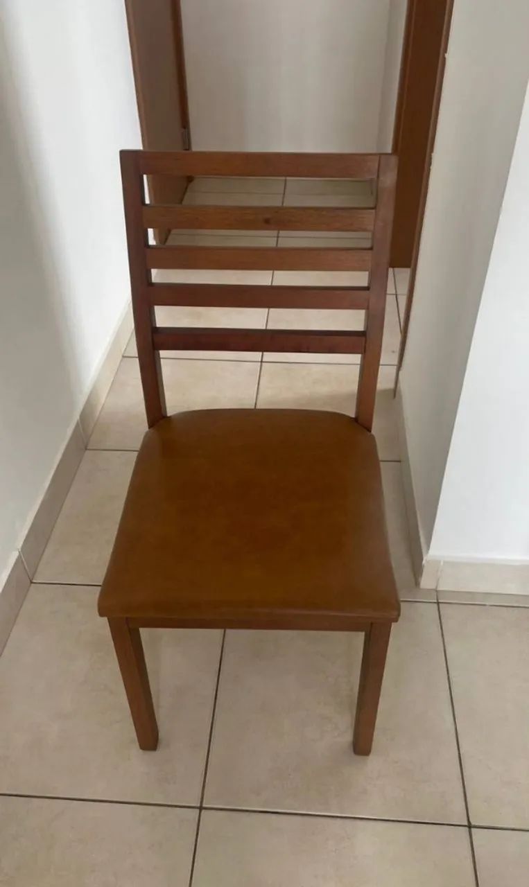 Mesa de jantar em madeira - Foto 2