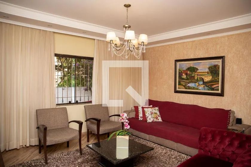 Casa à Venda - Centro, 4 Quartos, 225 m2