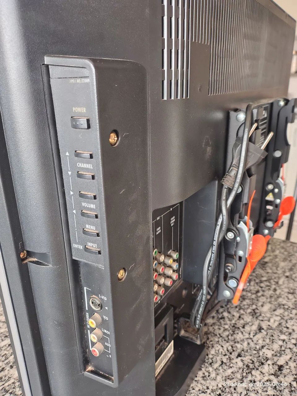 TV 26 polegadas HD, Toshiba, em excelente estado, com base e suporte de parede. - Foto 4