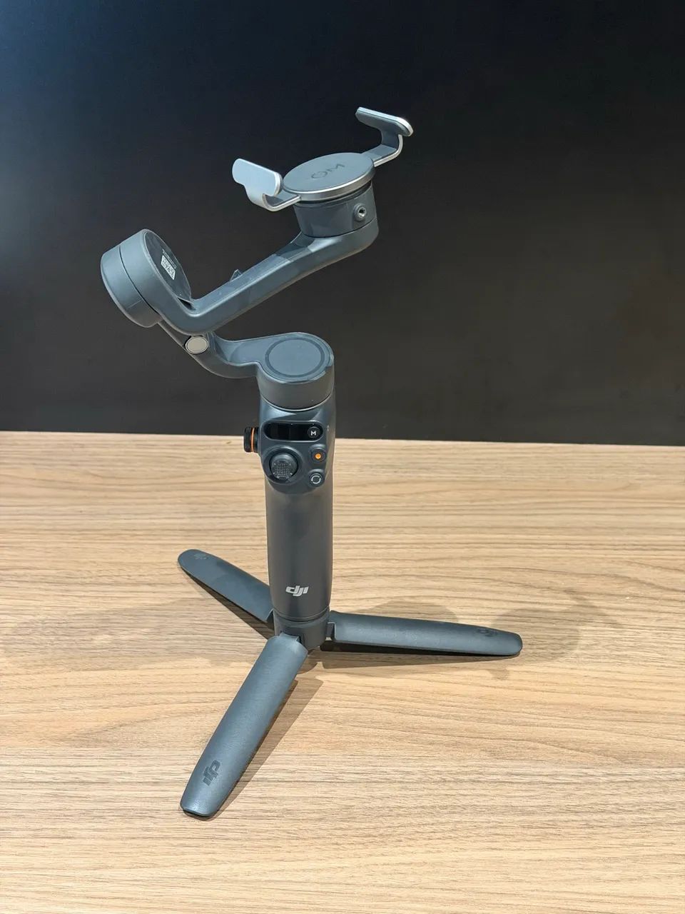 Estabilizador Dji Osmo Mobile 6 Triaxial Bluetooth Celular Cor