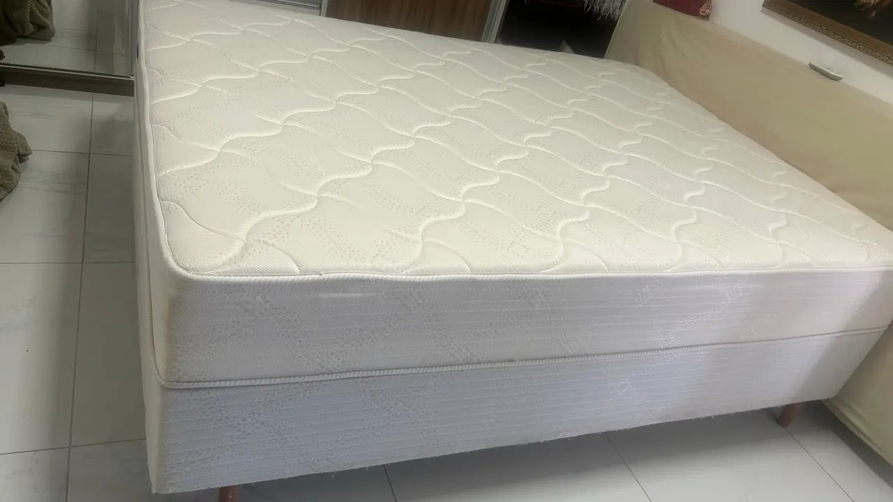 Vendo uma cama box 