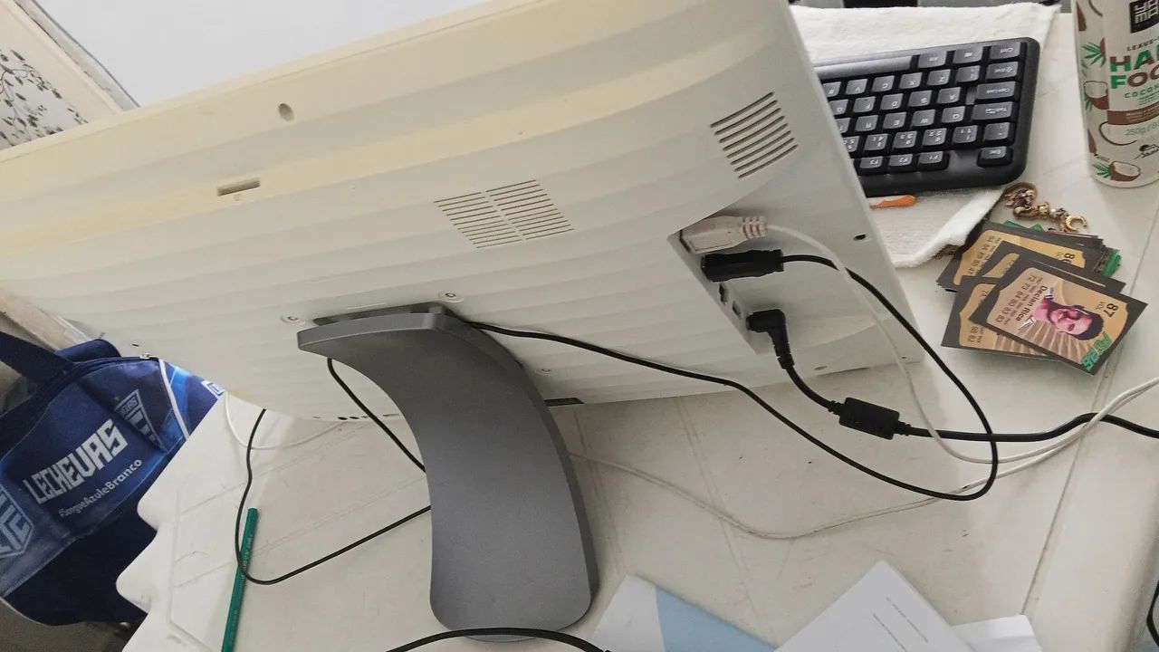 ALL in one é o computador que já vem tudo dentro do monitor,branco 19.5 polegadas. - Foto 2