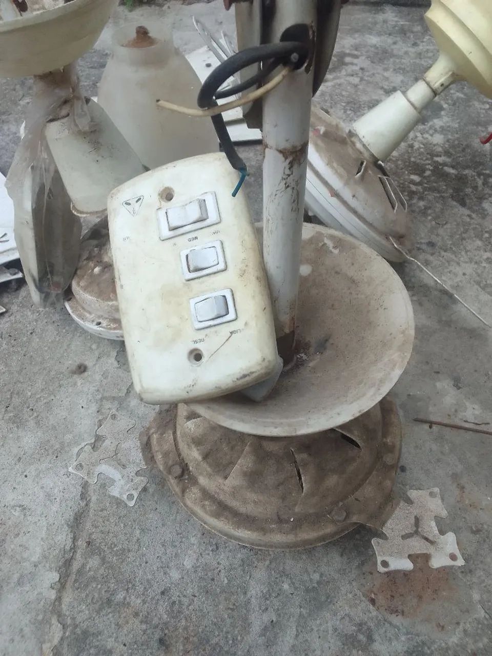 Três ventiladores de teto  - Foto 5