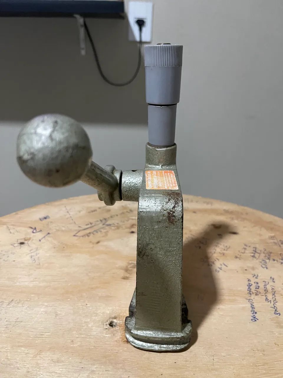 VENDO MÁQUINA PARA COLOCAR BOTÕES  - Foto 4