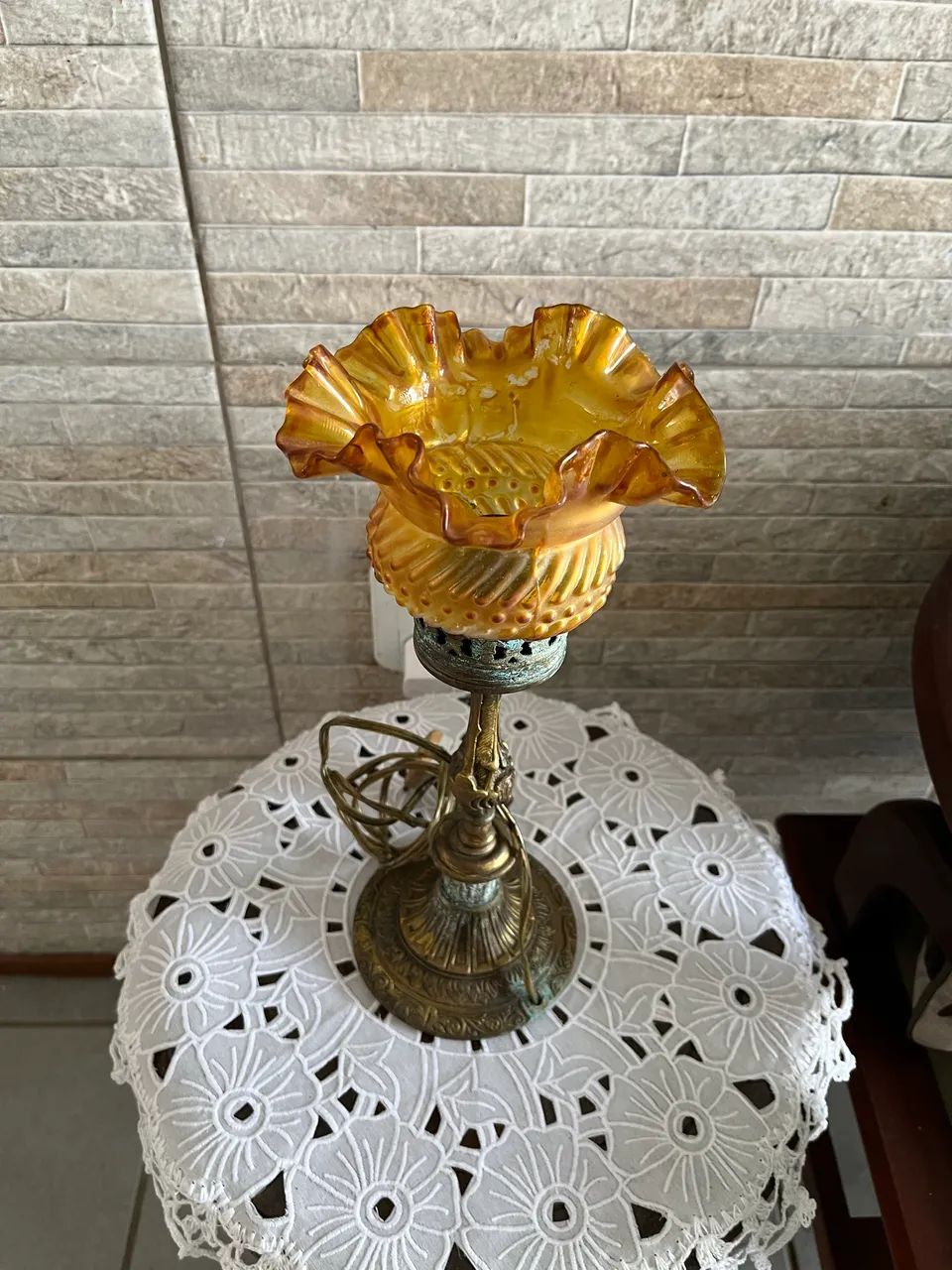 Luminária  retrô de mesa.