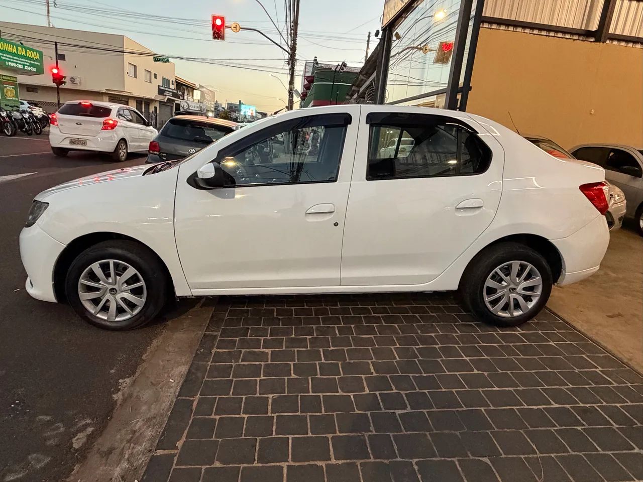 Renault Logan Expression Hi-flex 1.6 8V 4P 2014 - Foto 4
