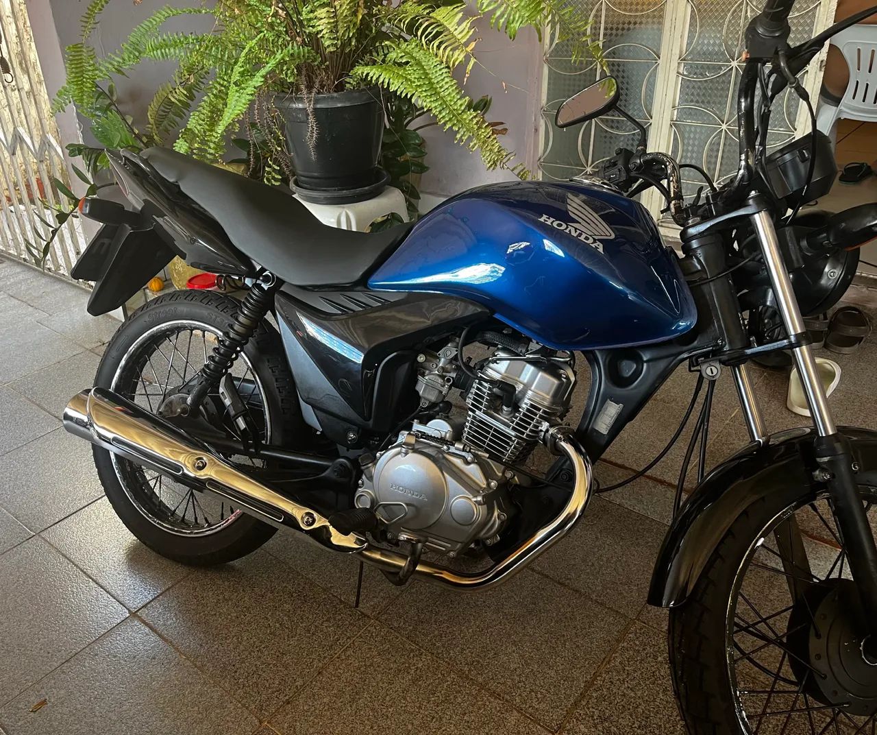 Moto impecável 