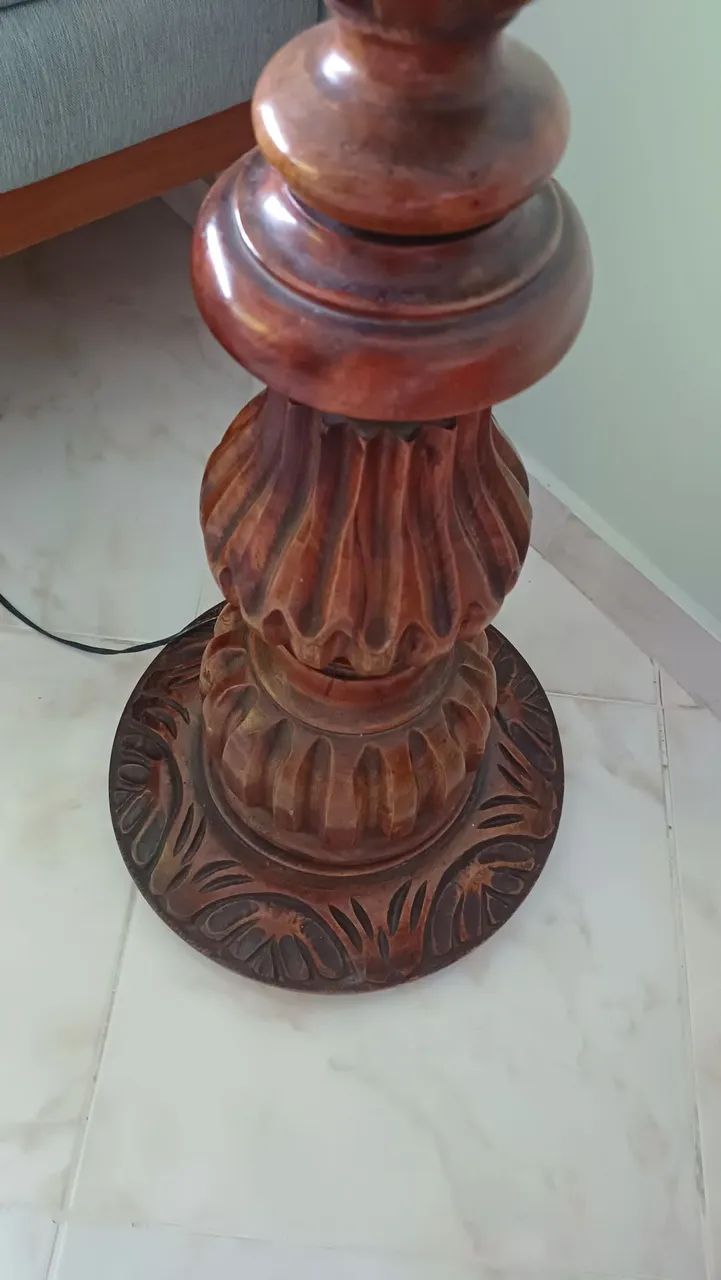 Antiga luminária de chão entalhada a mão  - Foto 4