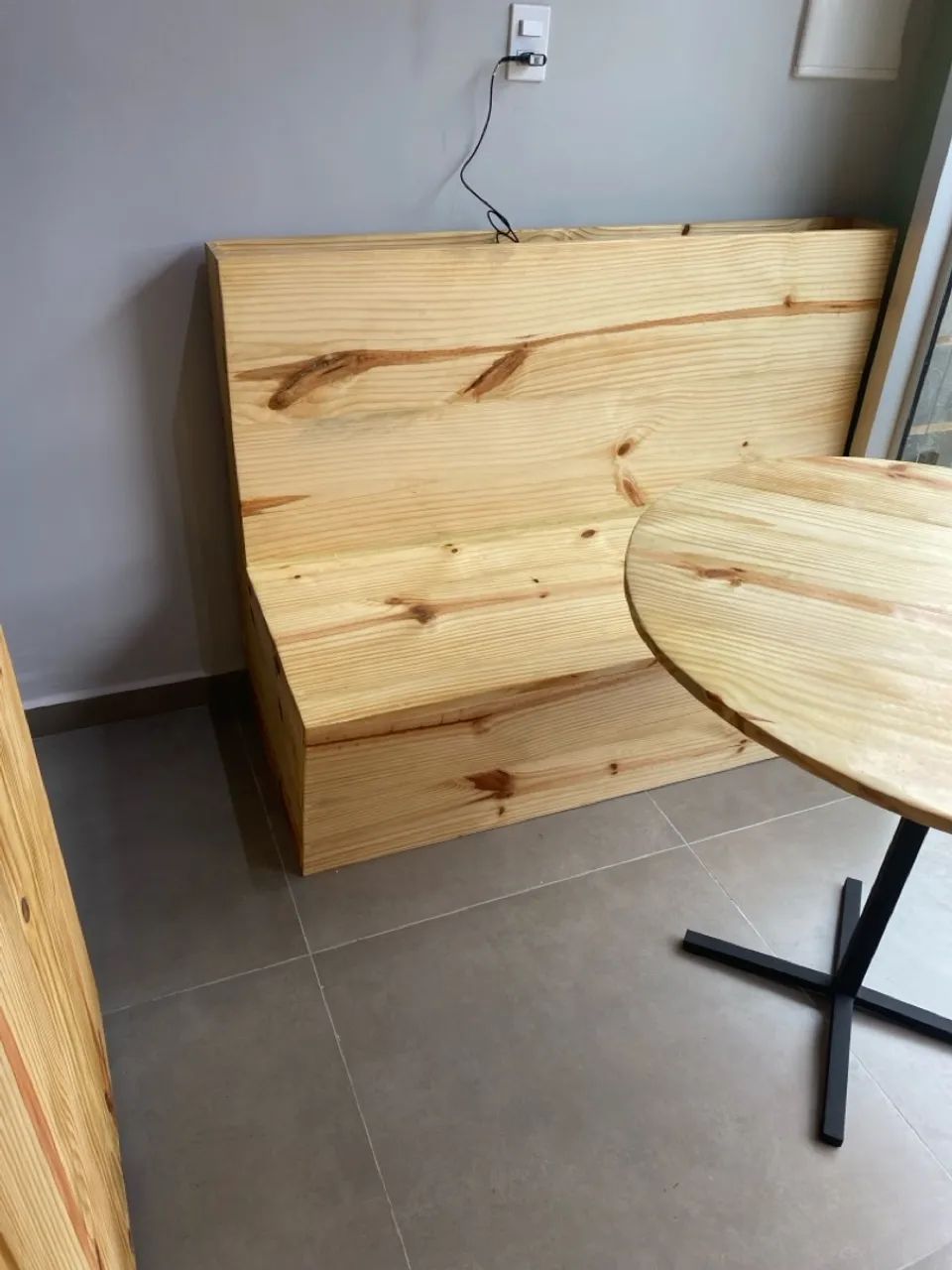 Mesa estilo industrial e banco feito em Pinus  - Foto 2